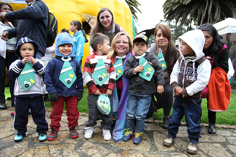 Fotos de niños jugando 16