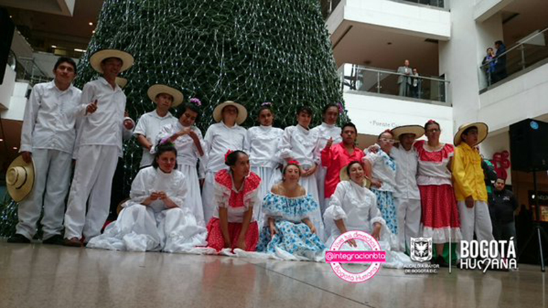foto de personas en la celebracion dia de la discapacidad