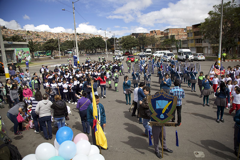Niños marchando por la paz 2