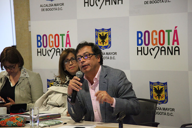 Alcalde mayo en salon Barule