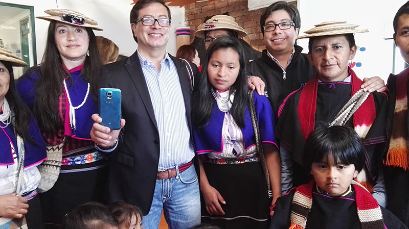 Fotos de jovenes de bogota con alcalde 10