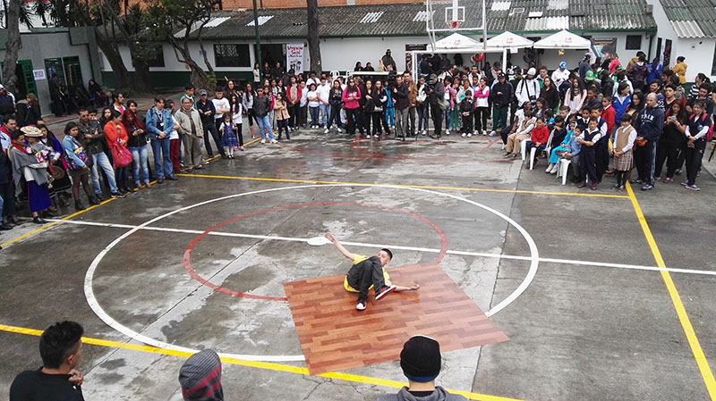 Fotos de jovenes de bogota con alcalde 4