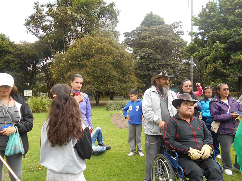 Personas mayores en jardin botanico 9