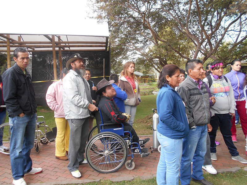 Personas mayores en jardin botanico 10