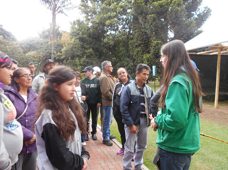 Personas mayores en jardin botanico 12