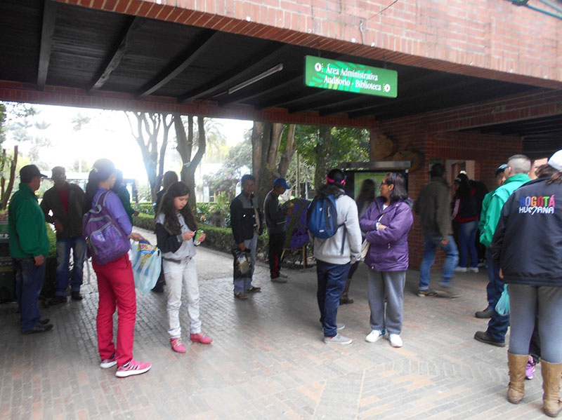 Personas mayores en jardin botanico 13