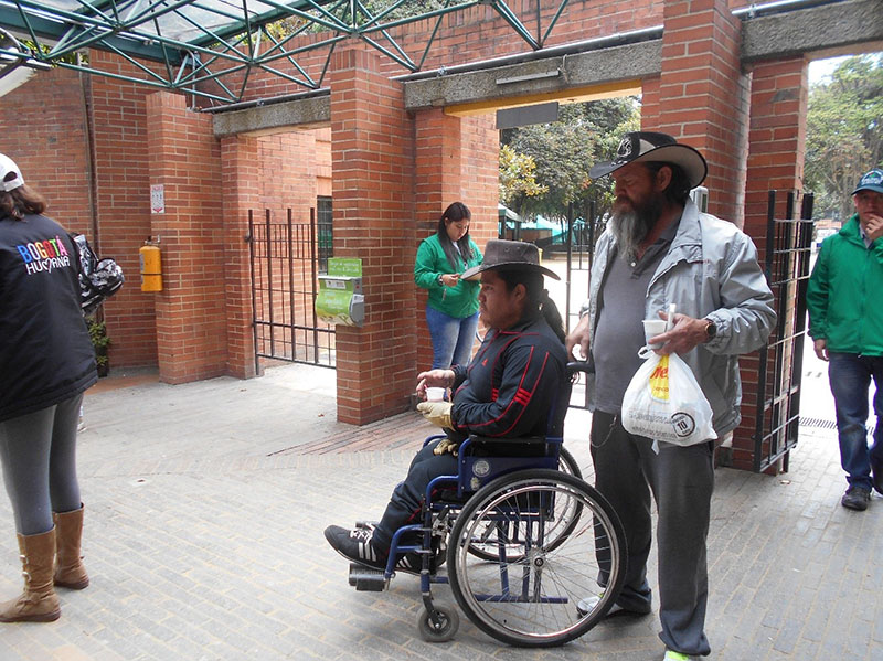 Personas mayores en jardin botanico 14