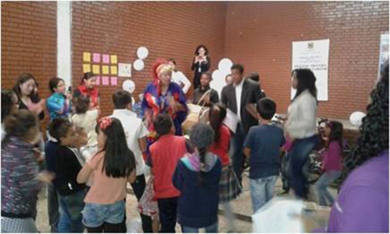 Foto de niños y niñas