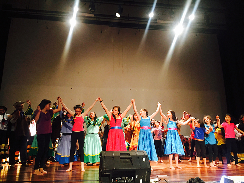 Foto de participantes en teatro dela paz 2