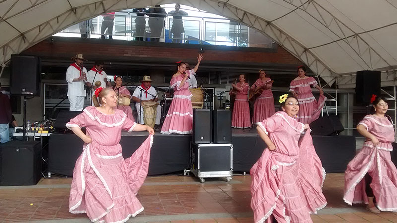 presentacion de comparsa de adultos mayores