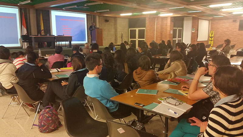 Persoas reunidas en el evento