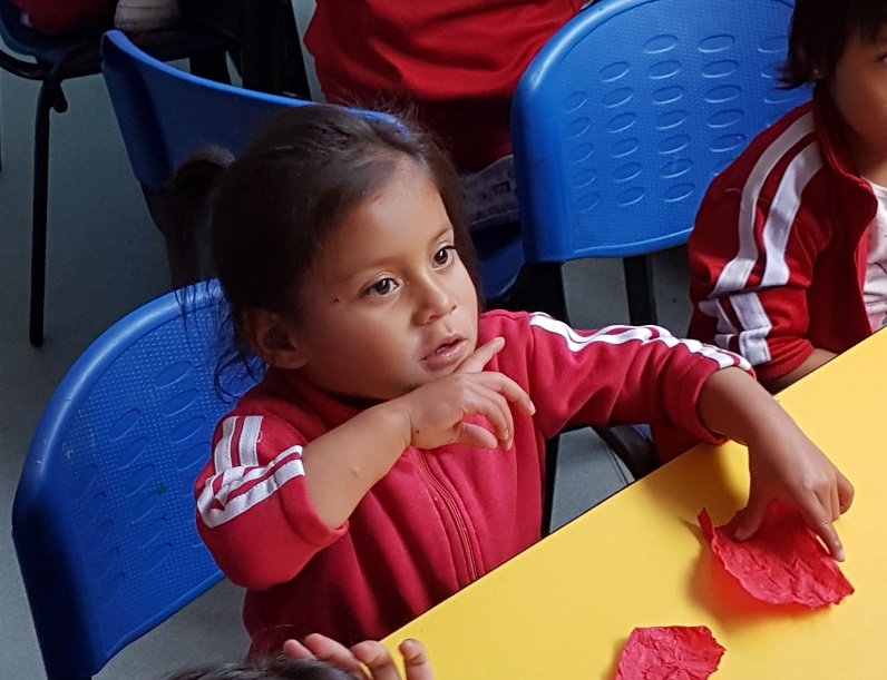 foto de niña sorda