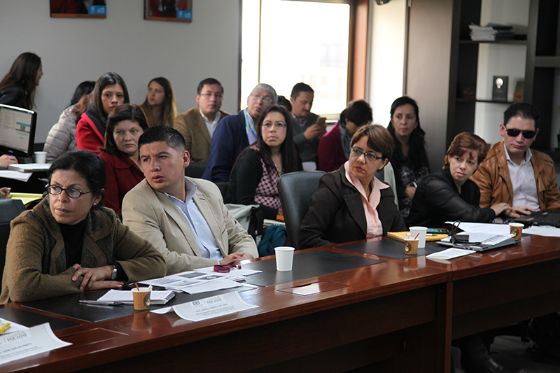 foto de secretaria con funcionarios 3