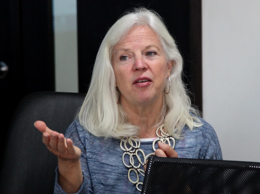 foto de persona mayor femenina