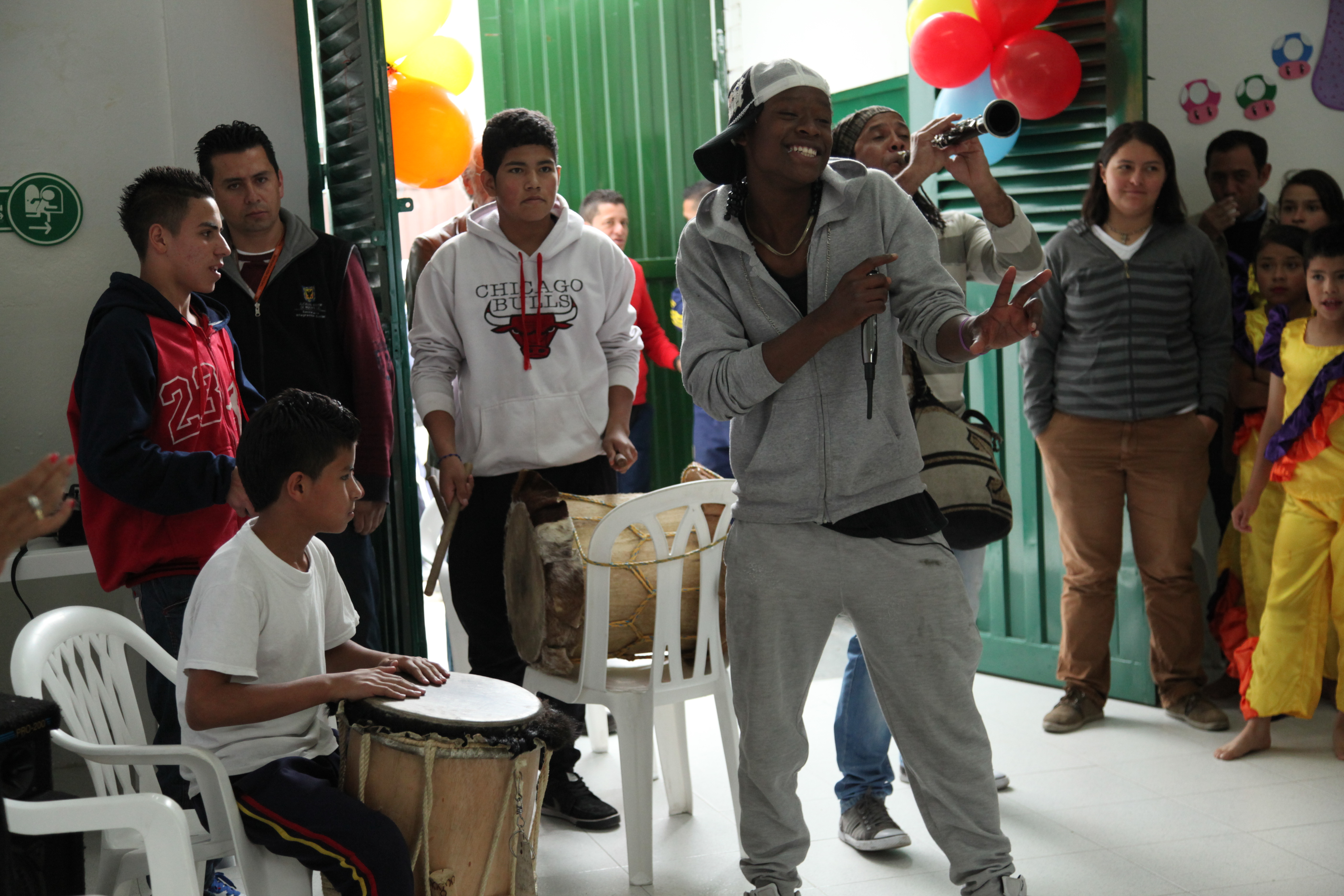 foto de joven bailando