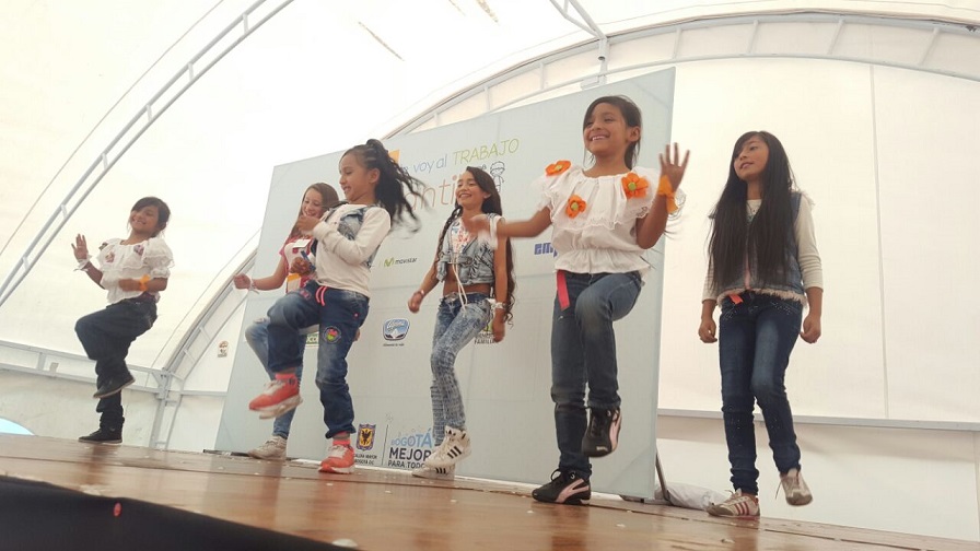 foto de niñas bailando