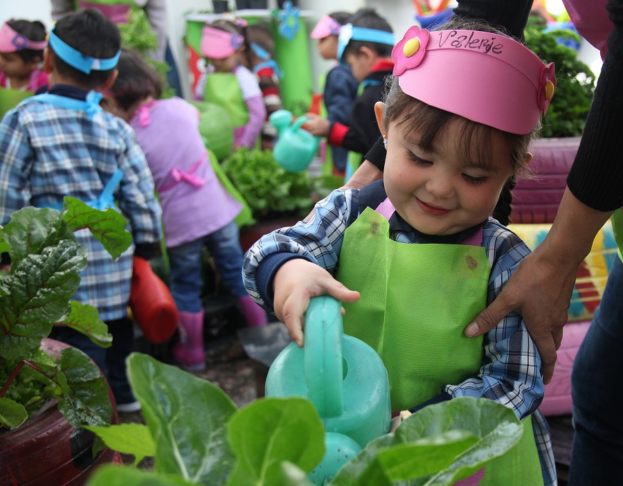 foto de niña en jardin