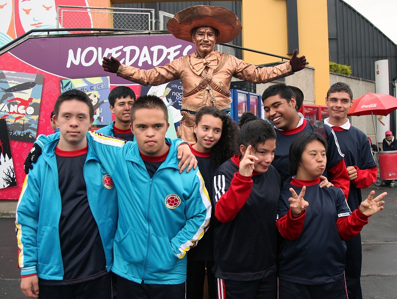 Con arte y literatura