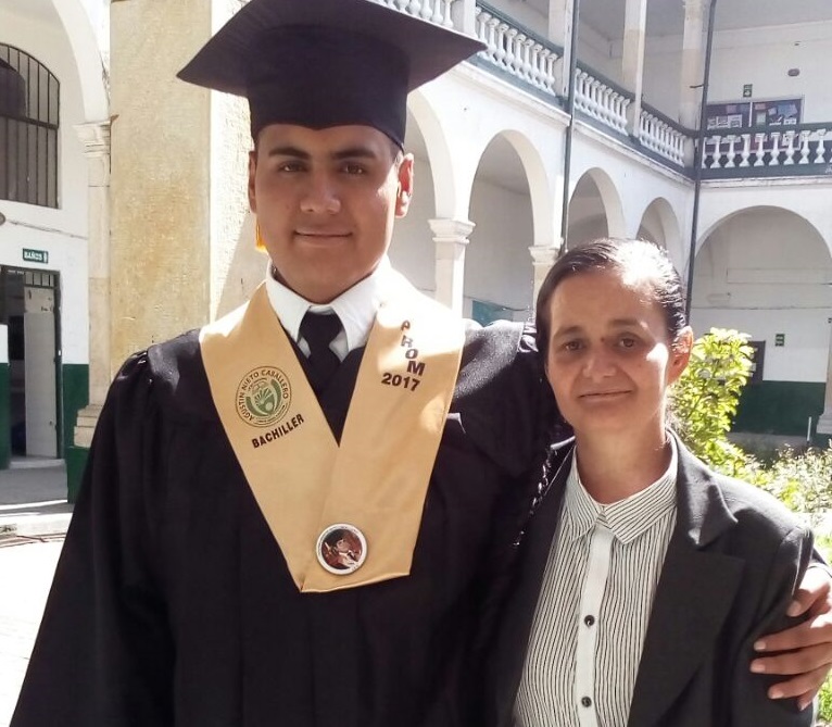 Bachiller con la mamá