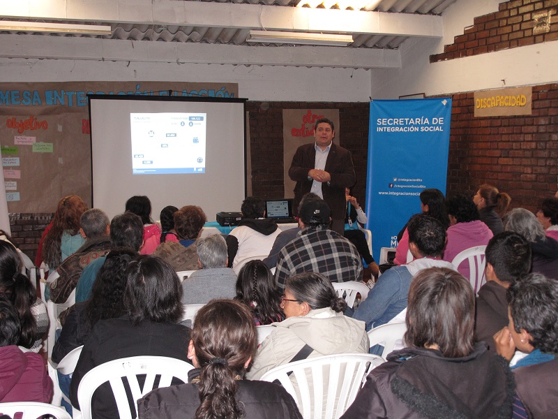 foto de funcionarios con usuarios
