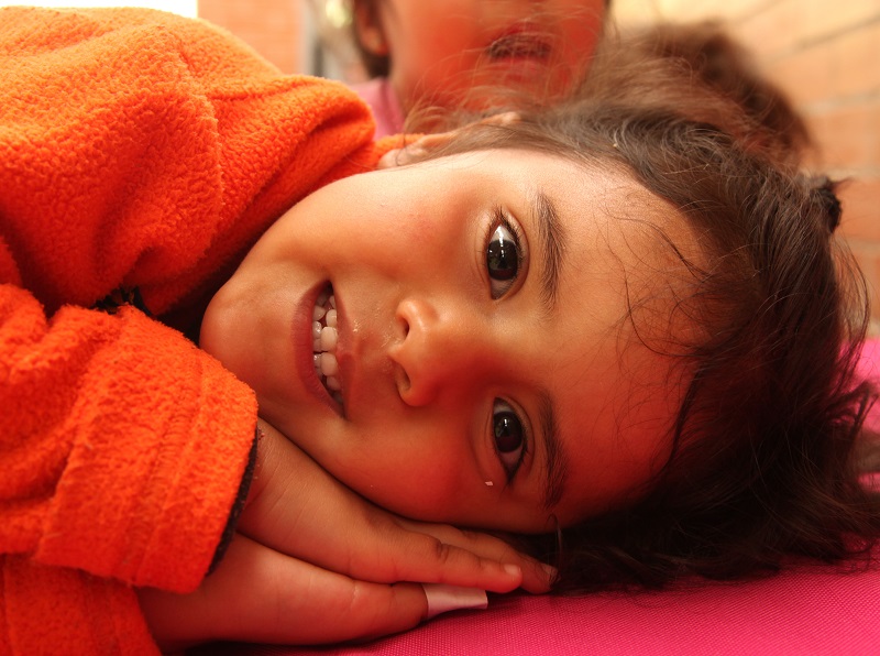 foto de niña sonriendo