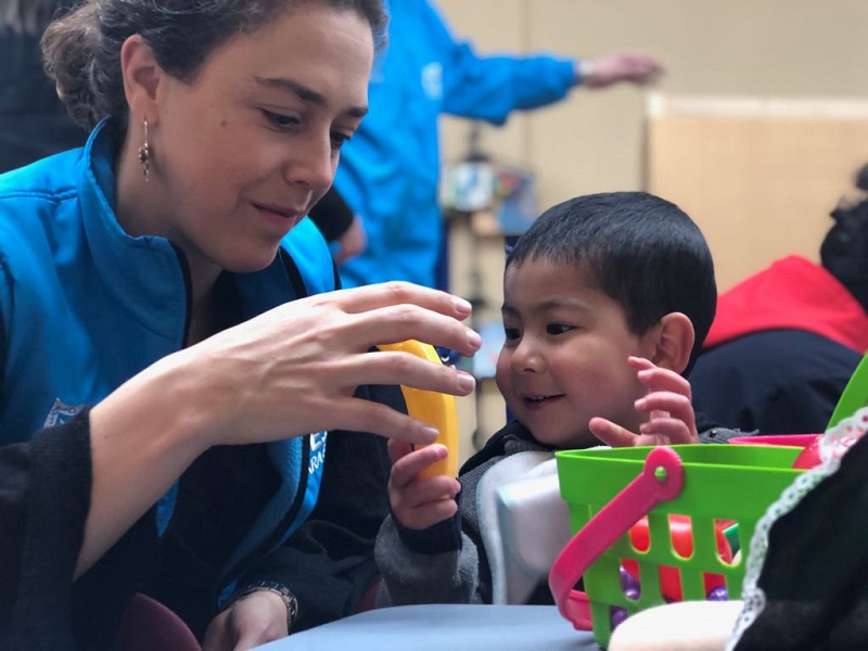 foto de secretaria con niño