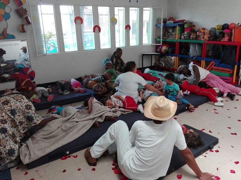 Foto personas con niños