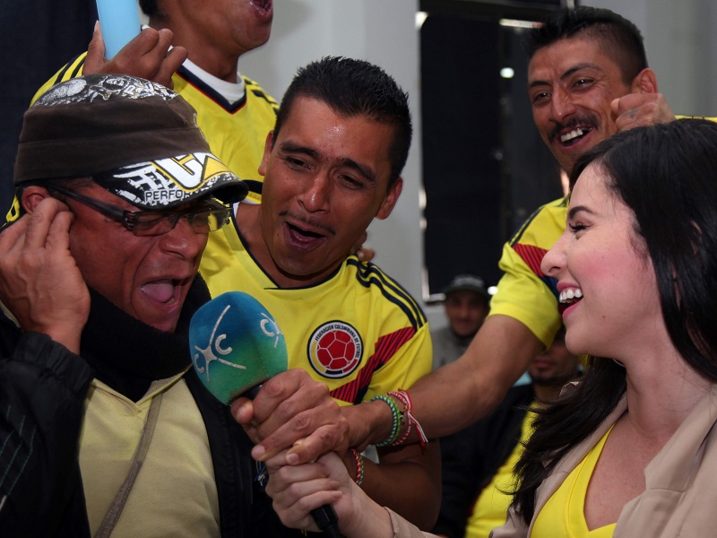 foto de personas celebrando triunfo de seleccion colombia 3