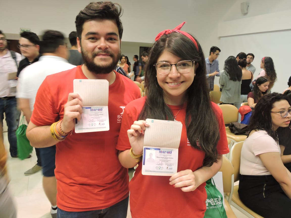 foto de mujer y hombre jovenes
