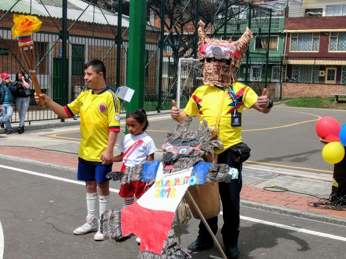foto de usuarios prediendo la llama