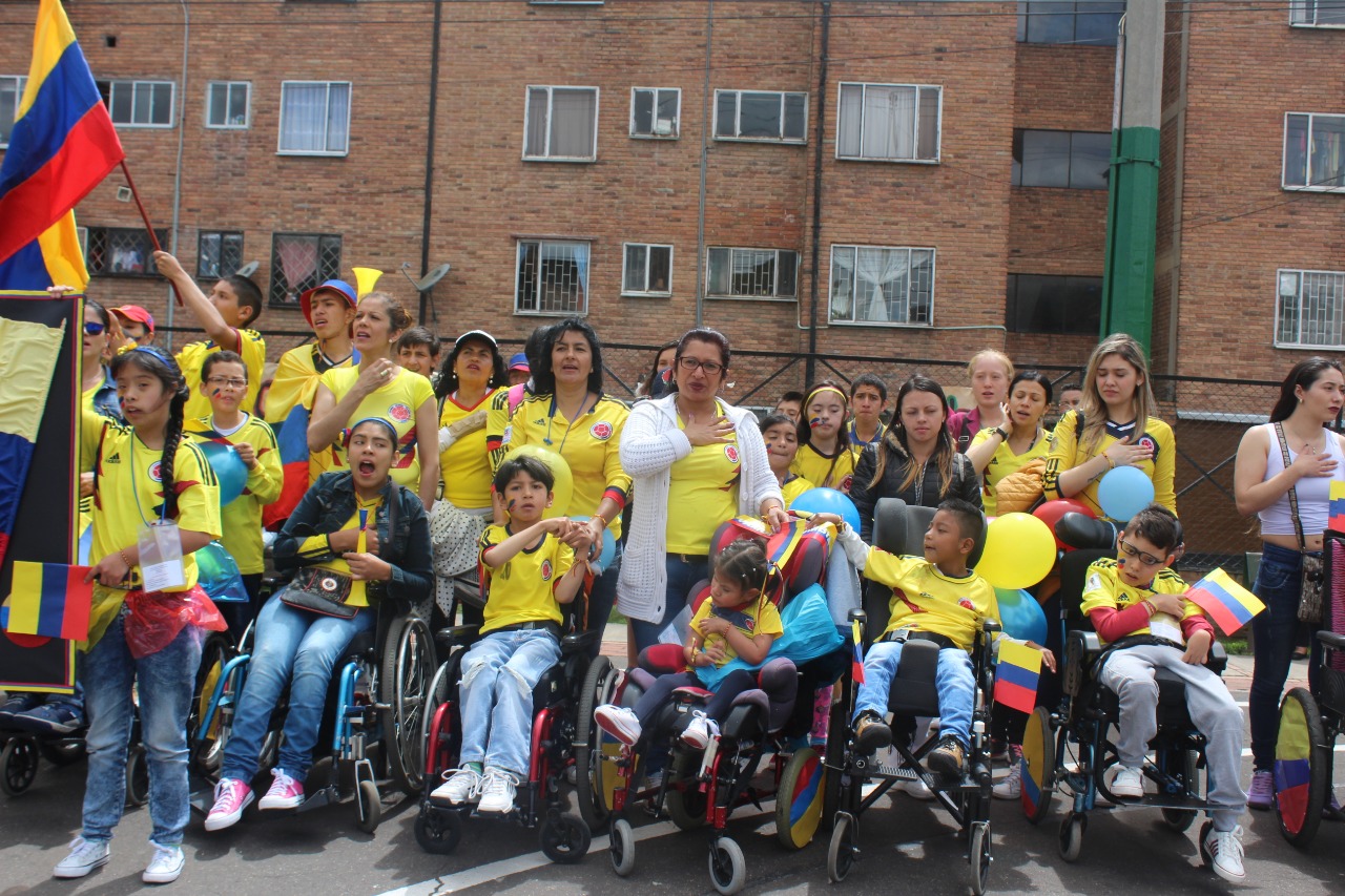 foto de cuidadores y niños y niñas en condicion de discapacidad