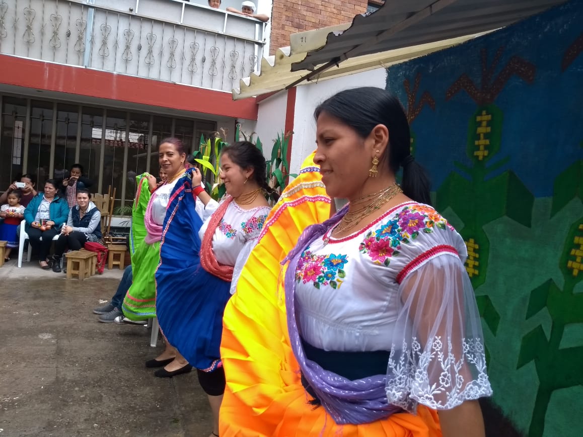foto de personas mayores bailando 4