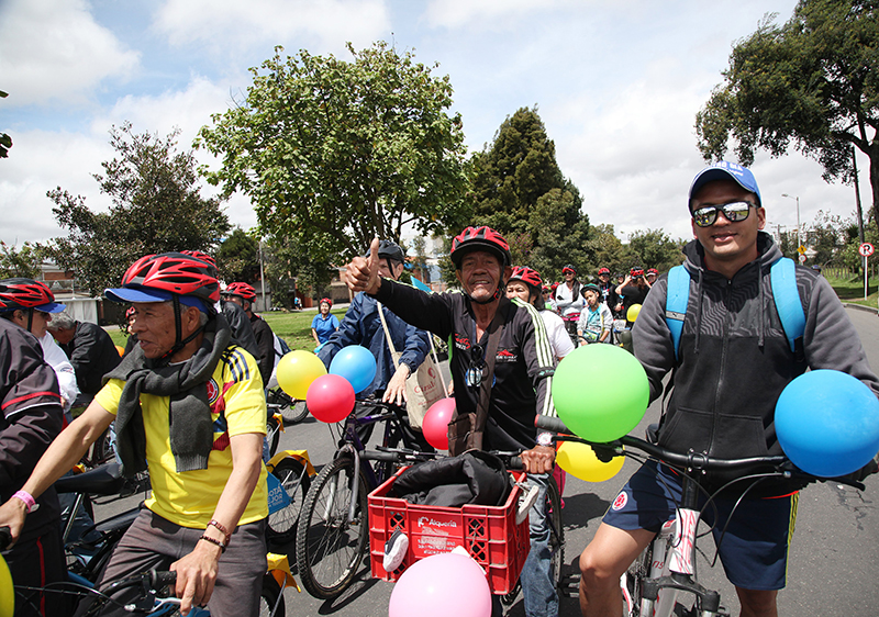 foto de personas mayores en bicicletas 5