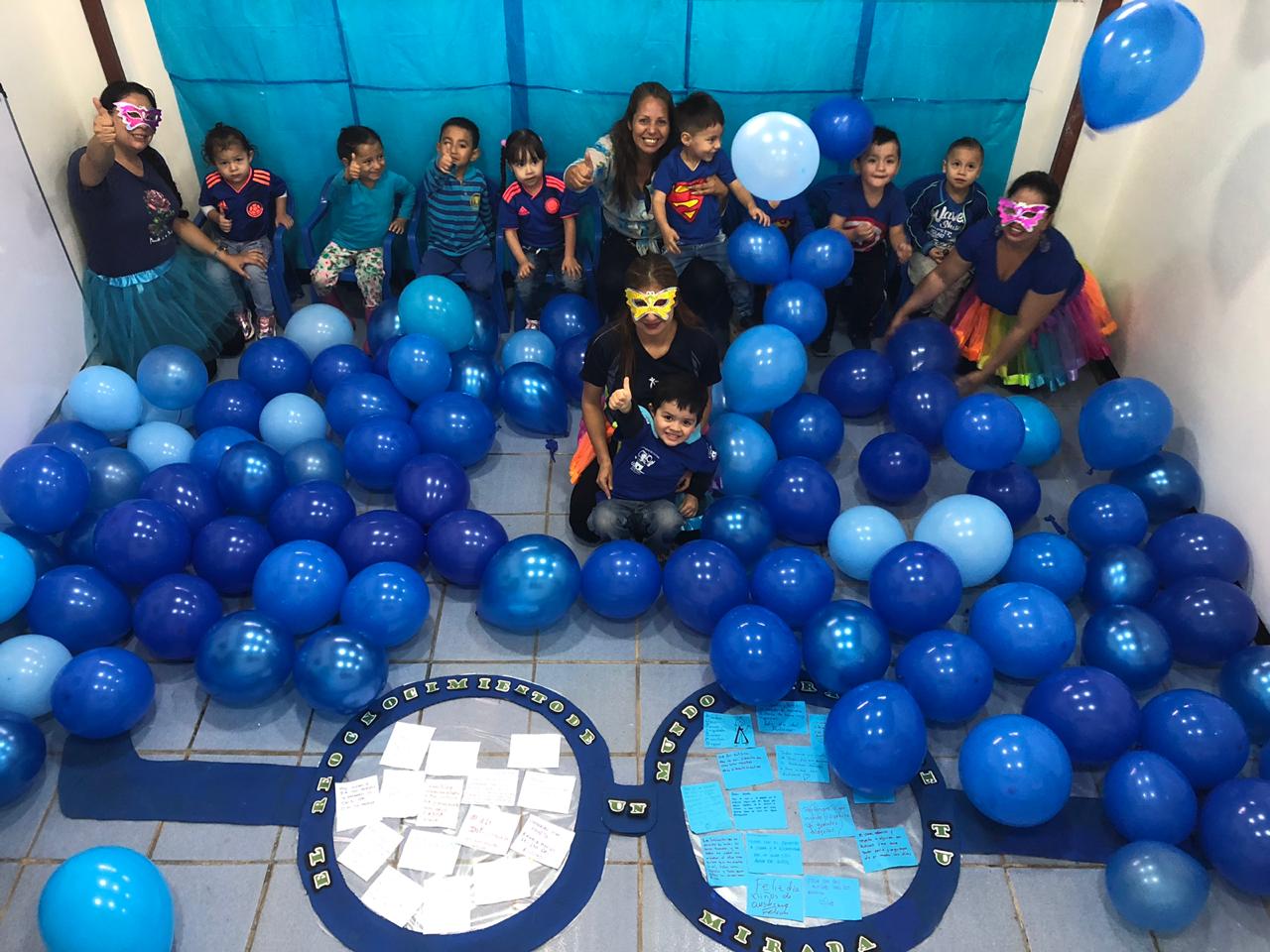 foto de profesoras con alumnos
