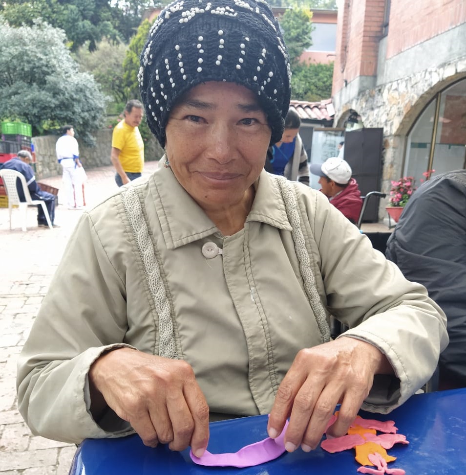 foto de persona mayor femenina