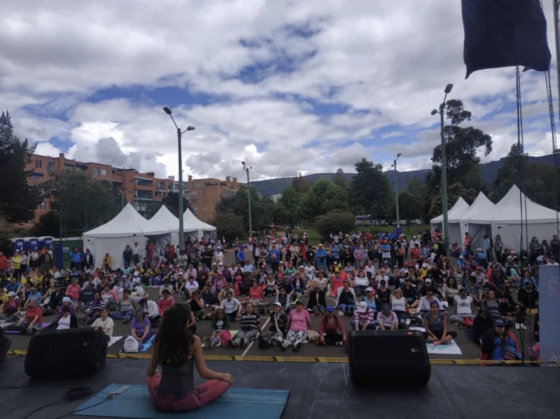 foto panoramica de personas bailando