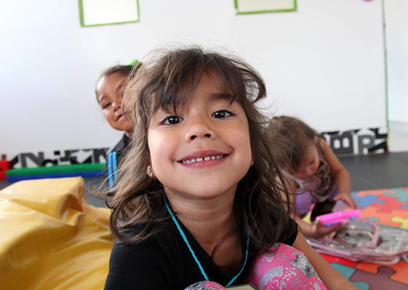 foto de niña sonriendo