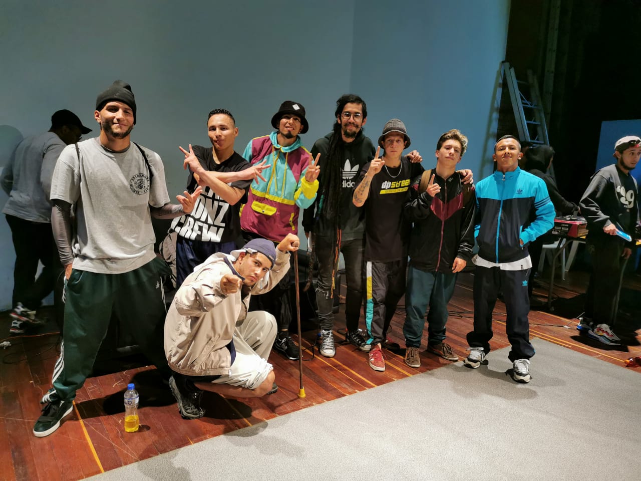 foto de jovenes posando para foto