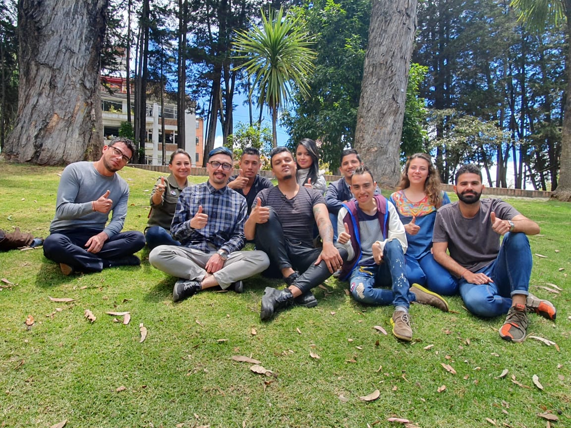 foto de subdirector de juventud con su equipo