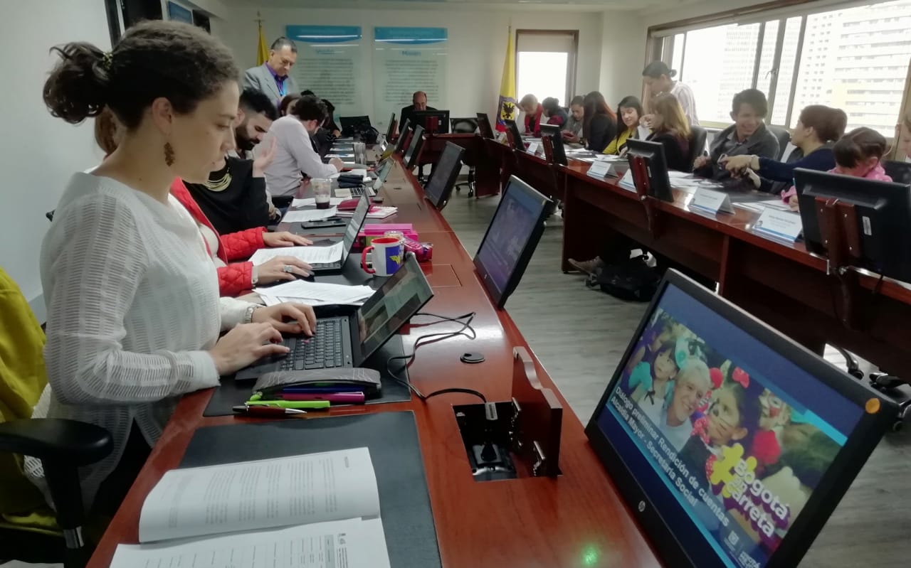foto de secretaria y funcionarios de la SDIS