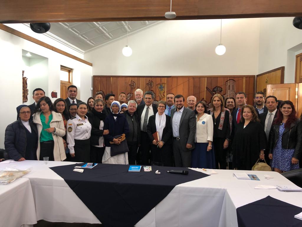 foto de secretaria con organizaciones religiosas