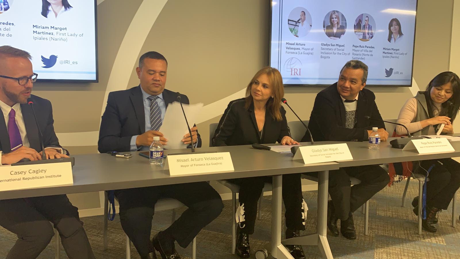 Foto de secretaria en evento de migracion