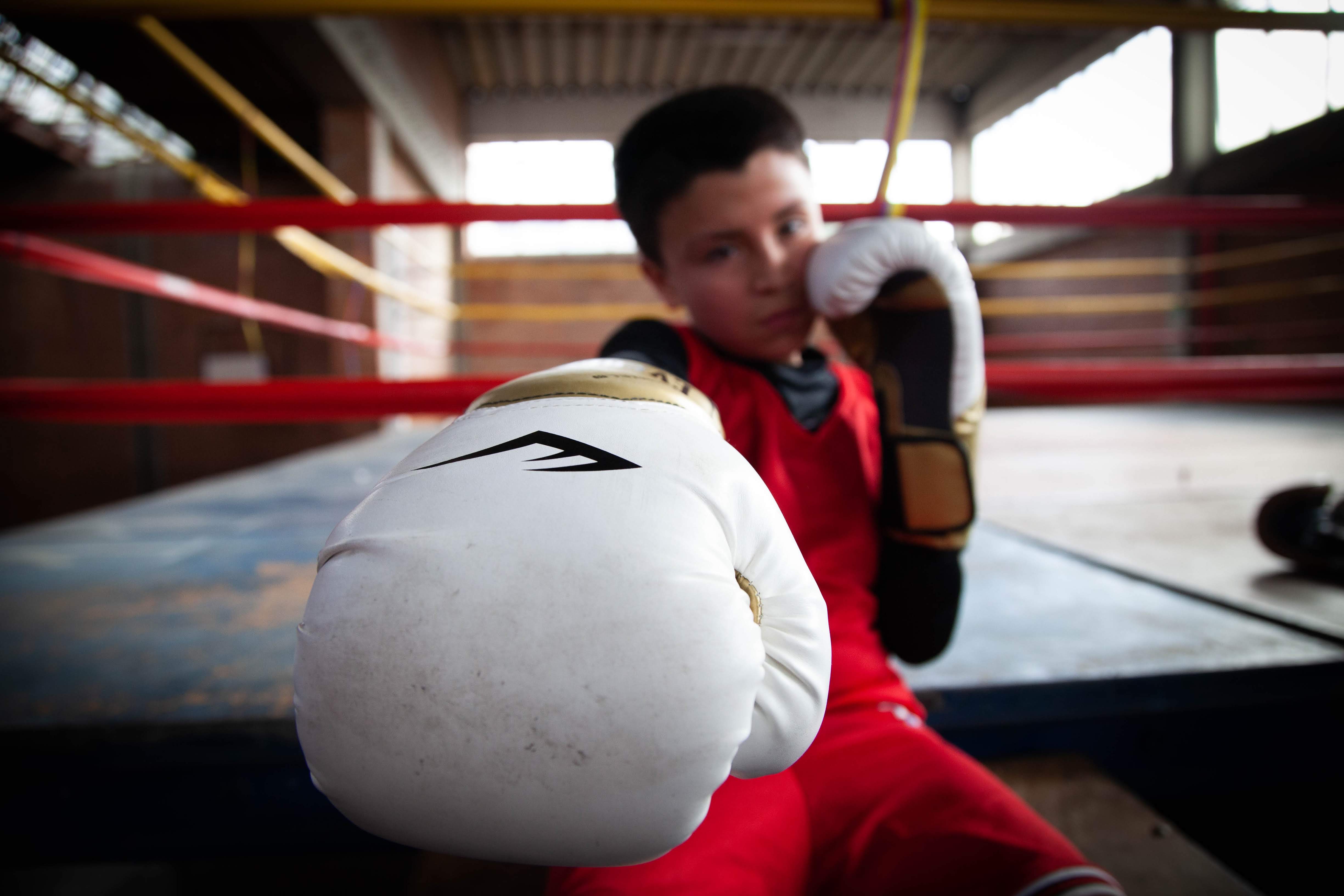 foto de niño boxeador