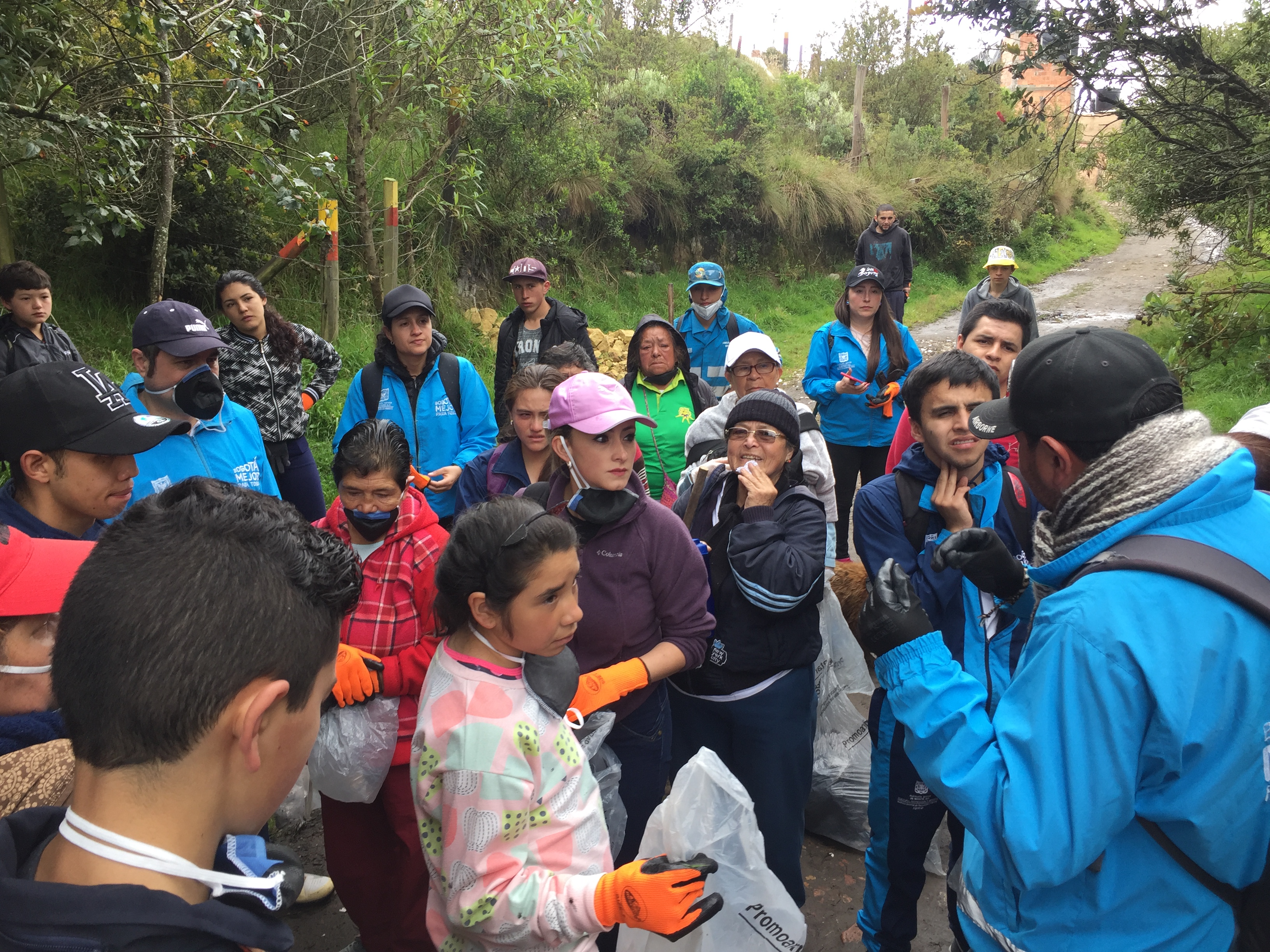 foto de funcionarios y participantes