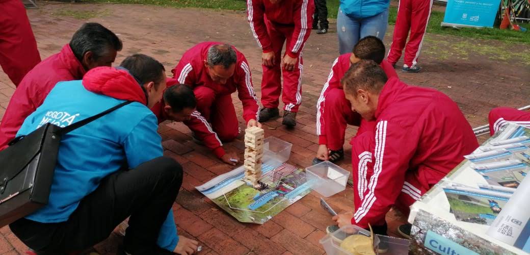 foto de hombres pitando