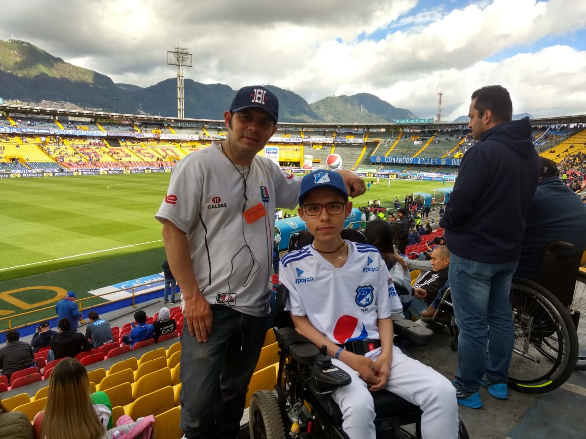 foto de niños en el estadio