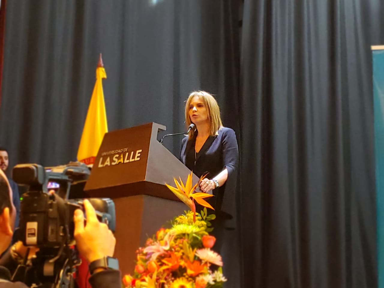foto de secretaria en auditorio