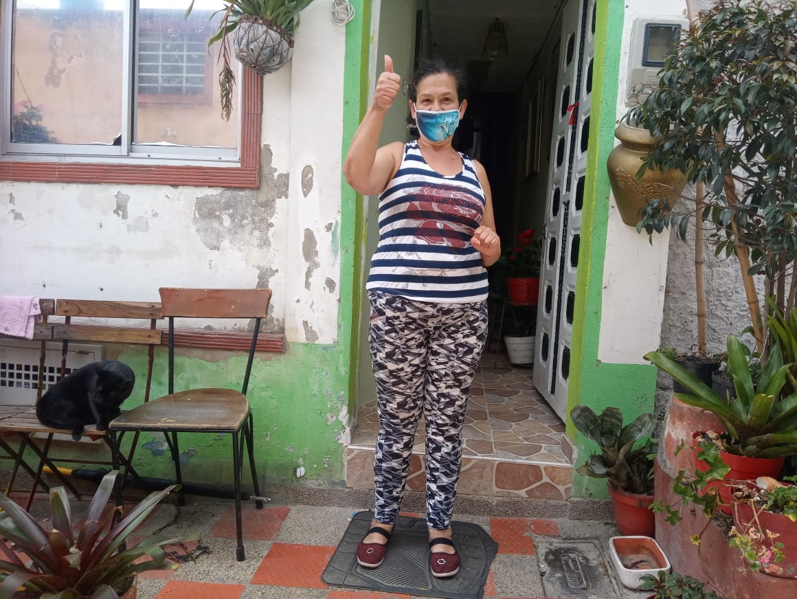 foto de mujer mayor feliz