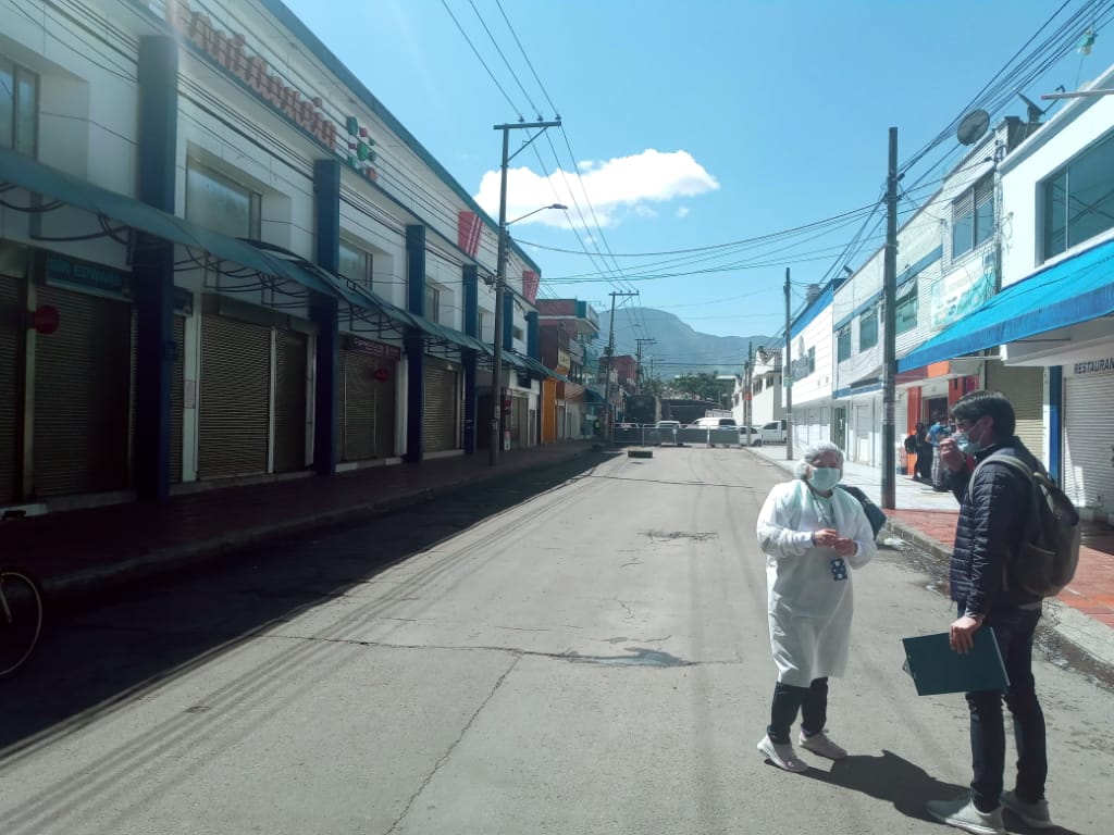 foto de funcionarios en puente aranda
