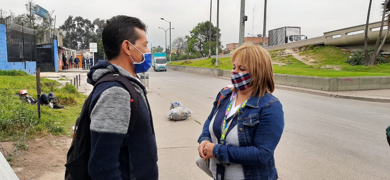 foto de funcionarios en la calle